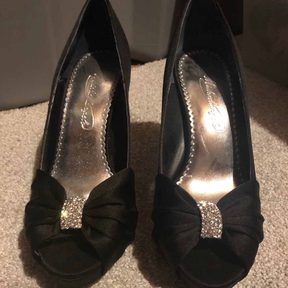 Michaelangelo black heels with rhinestone detail